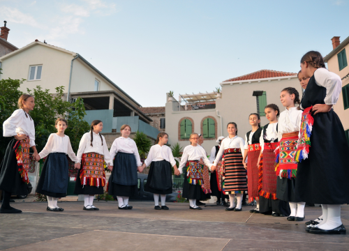 Fotografija 15 - Manifestacijom koja je okupila 500 sudionika Betinjani pokazali ljubav prema tradiciji