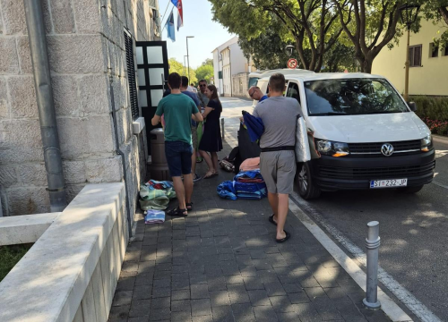 Fotografija 4 - Vodički komunalci pokupili sve ručnike kojima kupači rezerviraju mjesto na plaži