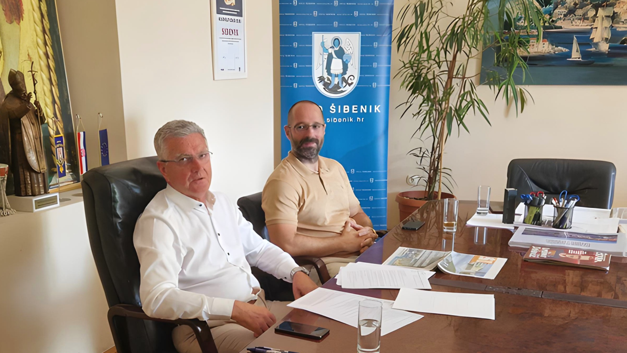 Manipulirate Kaprijem dok u Domu zdravlja nema plaća, Dolac nema rivu! Gospodo, izbori se bliže, a ja nisam mutav