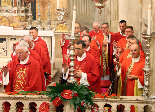 Fotografija 8 - Biskup Ivas proslavio šezdesetu obljetnicu svećeništva