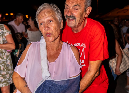 Fotografija 15 - Vodička fešta okupila rekordan broj ljudi: Iće i piće, Mile Perkov, Fenixi, Spectrum i legendarni Petar Grašo