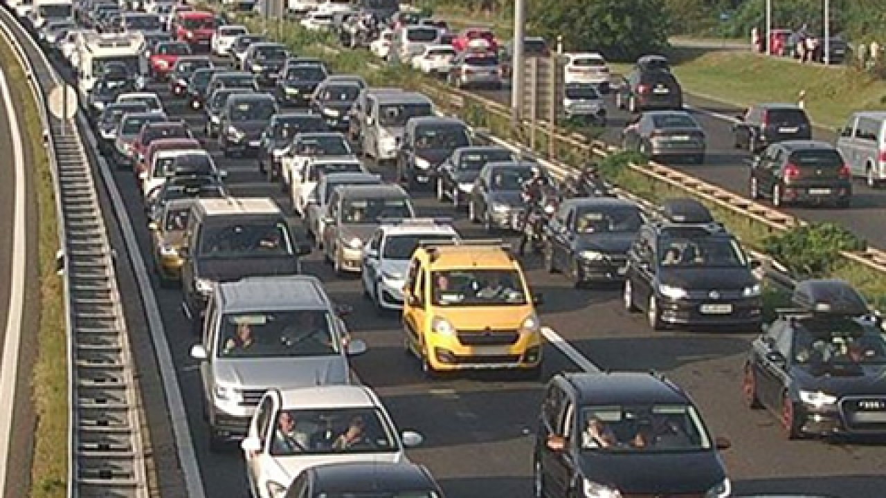 Gužve od jutra na cestama sve veće: Kilometarske kolone sve duže, policija poslala posebno upozorenje