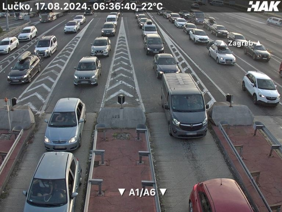 Gužve od jutra na cestama sve veće: Kilometarske kolone sve duže, policija poslala posebno upozorenje