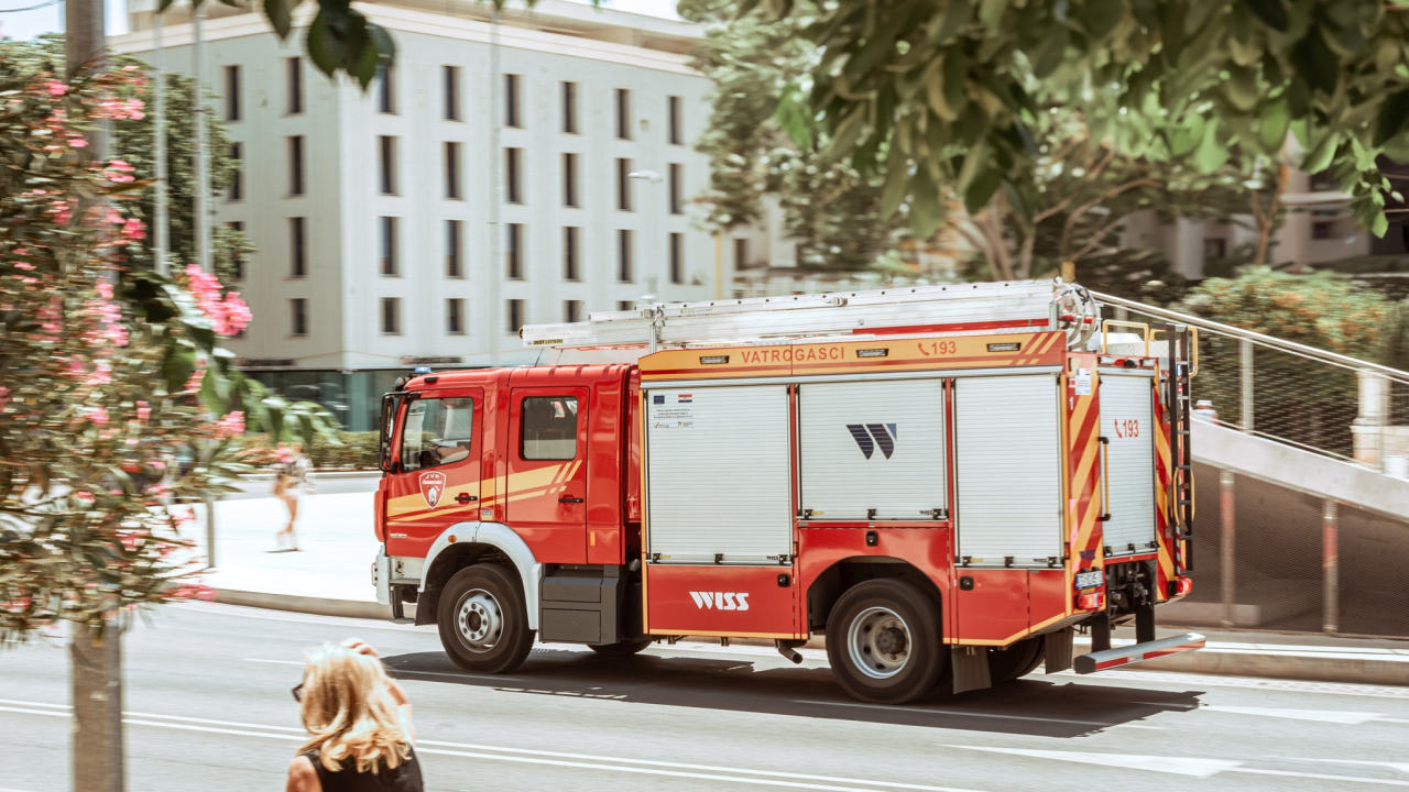 Lokaliziran požar u Vrpolju, gorilo nisko raslinje i trava
