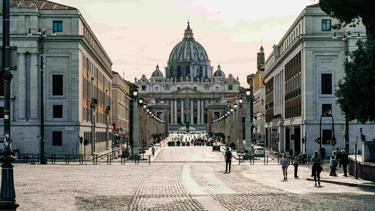 Papa Franjo kaže da je odbijanje pomoći migrantima 'ozbiljan grijeh'