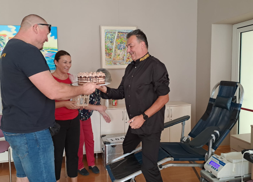 Fotografija 4 - Prvi put s 23 godine: Vodičanin Robert Pašara danas po stoti put darovao krv