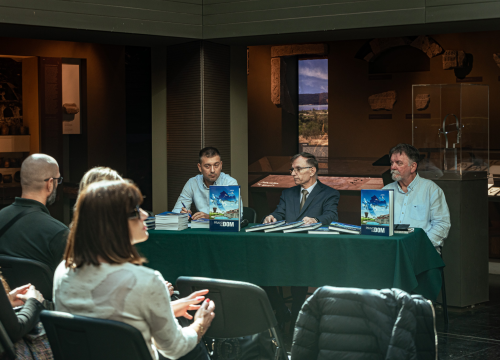 Fotografija 3 - Predstavljena monografija 'Pravo na dom' Branka Peke