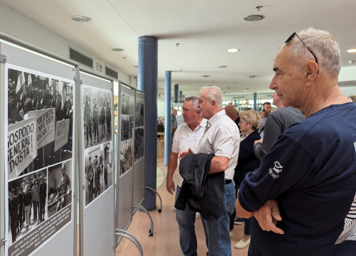 Fotografija 4 - U knjižnici otvorena izložba ratnih fotografija 'Šibeniče, ti si stina'