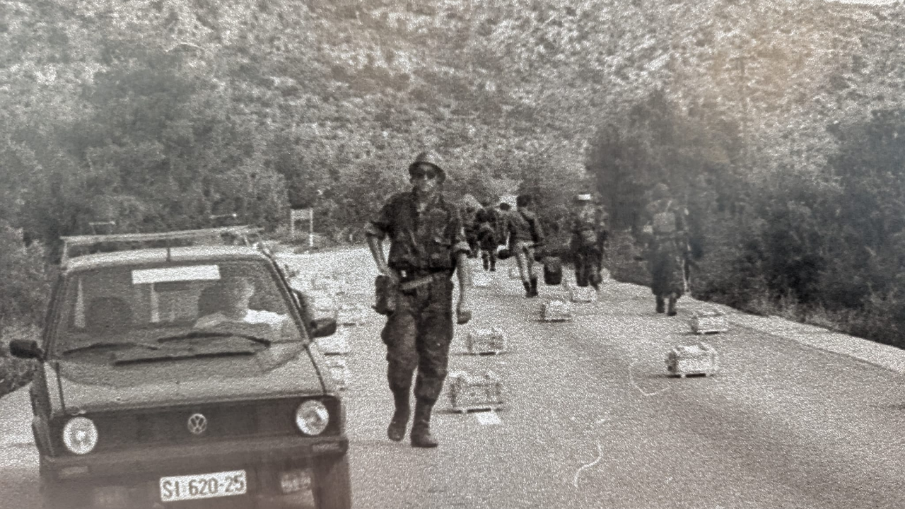 U knjižnici otvorena izložba ratnih fotografija 'Šibeniče, ti si stina'
