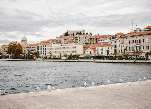 Promjenjivo i toplo, od sredine dana smanjenje naoblake