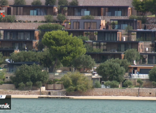 Ruši se luksuzni kamp na Murteru, vlasnik: 'Ako sam kriv, rušit ću sam'