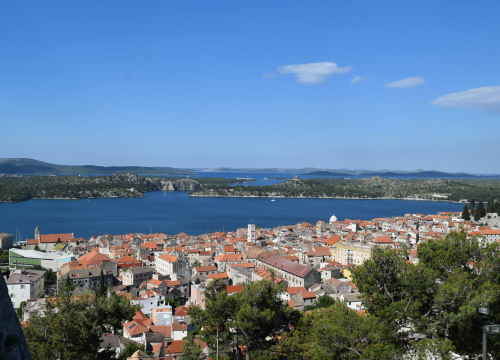 Sunčano i toplo, umjereno jugo