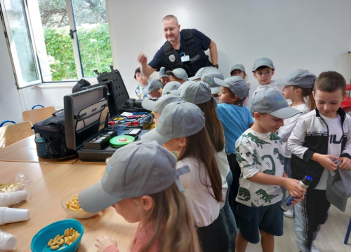 Fotografija 4 - Edukativni susret policajaca i predškolaca DV Tamaris u Vodicama