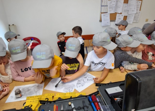 Fotografija 13 - Edukativni susret policajaca i predškolaca DV Tamaris u Vodicama