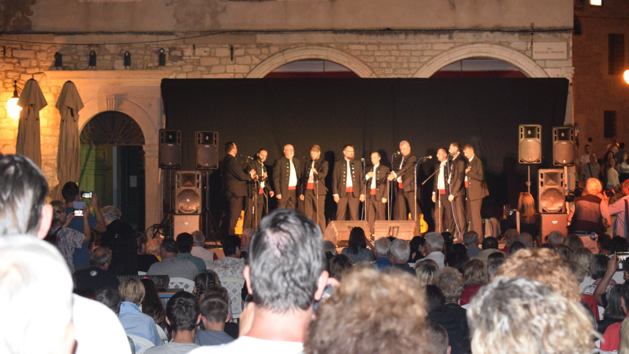 Velika završnica Šibenskih klapskih večeri okupit će 11 klapa