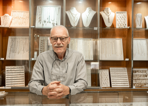 Ljazeru Čivljaku posao zlatara bio je suđen: 'Druga djeca su picavala zbog nogometa, ja bih odlazio u butigu'