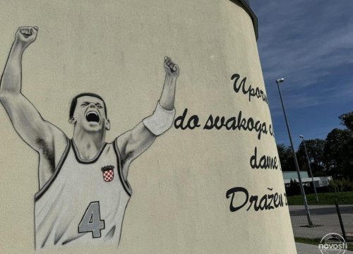 Fotografija 3 - Trojica prijatelja oslikali mural Draženu Petroviću u čast