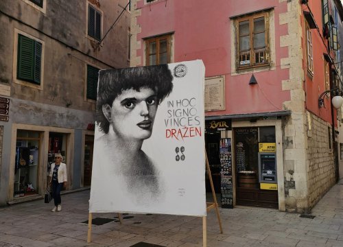 Poznati šibenski umjetnik u centru grada postavio veliki Draženov portret