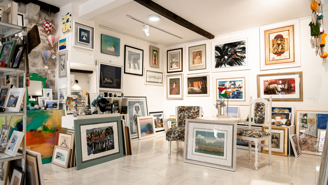 U Galeriji Juraj Dalmatinac ulovite umjetnine poznatih hrvatskih slikara po odličnim cijenama!