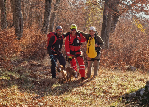 Šibenski HGSS-ovci spasili dva lovačka psa na surovom terenu Dinare