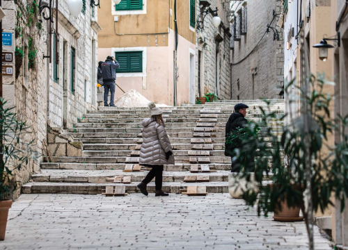 Izvrsna prilika: Grad Šibenik sufinancirat će novu fasadu, stolariju i krovište stanarima stare gradske jezgre