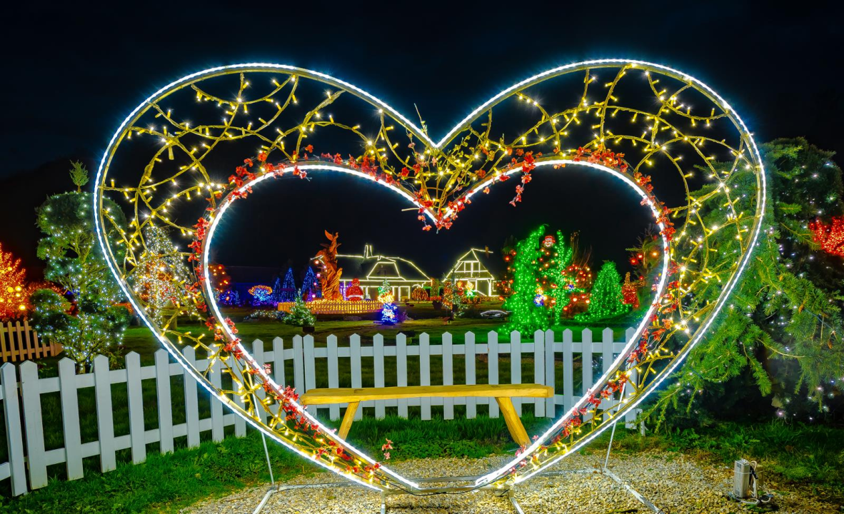Imanje Salaj uskoro će pet i pol milijuna lampica transformirati u magičnu božićnu priču