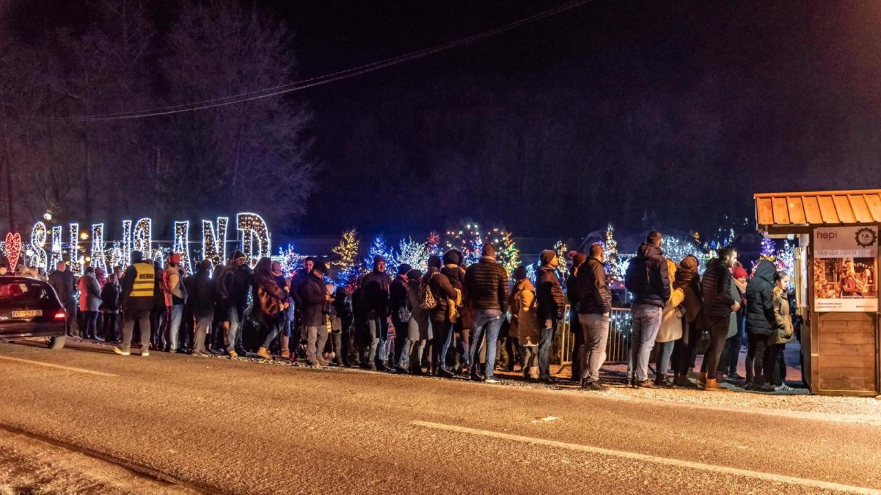 Imanje Salaj uskoro će pet i pol milijuna lampica transformirati u magičnu božićnu priču