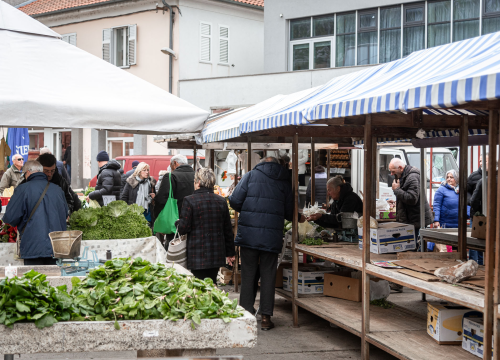 Fotografija 5 - Svakodnevica šibenske peškarije: Uobičajena ponuda, uobičajeno prigovaranje