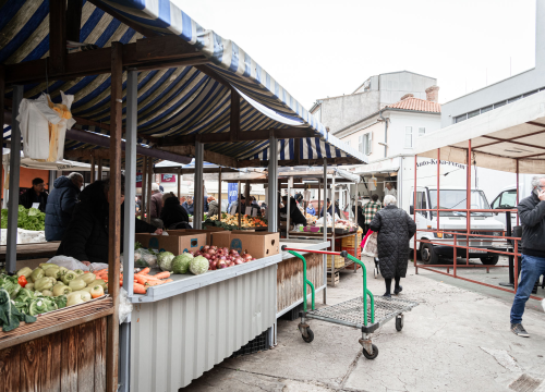 Fotografija 6 - Svakodnevica šibenske peškarije: Uobičajena ponuda, uobičajeno prigovaranje
