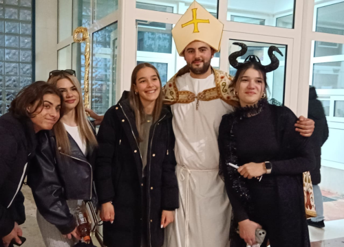 Fotografija 19 - Sveti Nikola i Krampus posjetili učenike i djelatnike Medicinske škole