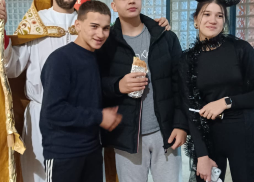 Fotografija 2 - Sveti Nikola i Krampus posjetili učenike i djelatnike Medicinske škole