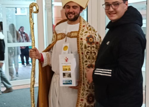 Fotografija 7 - Sveti Nikola i Krampus posjetili učenike i djelatnike Medicinske škole