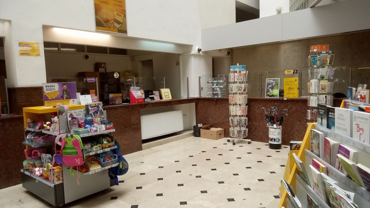 Šoping groznica Crnog petka: Pošta zatrpana paketima, a građani ljuti zbog neisporuke