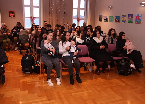 Fotografija 31 - Babyboom u Vodicama: Ove godine 90 novorođenih, gradonačelnik poklonio eure i prigodne darove