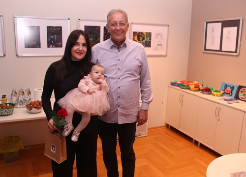 Fotografija 25 - Babyboom u Vodicama: Ove godine 90 novorođenih, gradonačelnik poklonio eure i prigodne darove