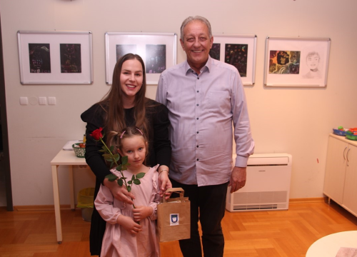 Fotografija 23 - Babyboom u Vodicama: Ove godine 90 novorođenih, gradonačelnik poklonio eure i prigodne darove