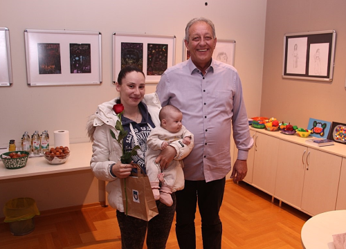 Fotografija 16 - Babyboom u Vodicama: Ove godine 90 novorođenih, gradonačelnik poklonio eure i prigodne darove