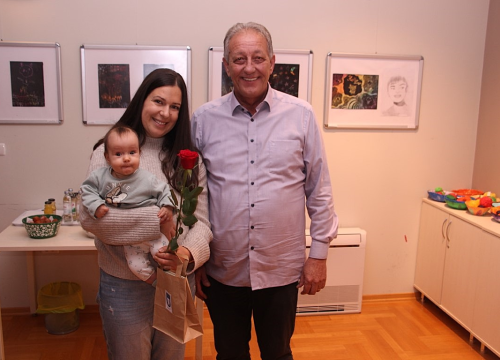 Fotografija 14 - Babyboom u Vodicama: Ove godine 90 novorođenih, gradonačelnik poklonio eure i prigodne darove