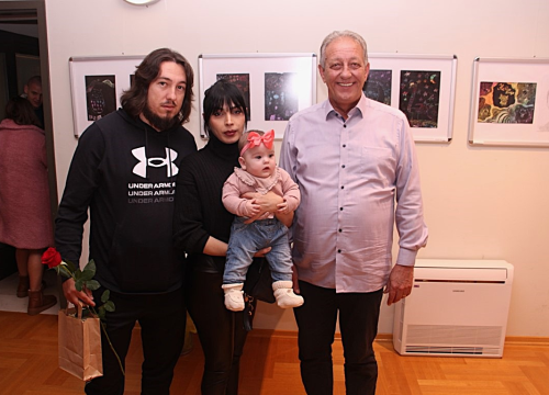 Fotografija 11 - Babyboom u Vodicama: Ove godine 90 novorođenih, gradonačelnik poklonio eure i prigodne darove