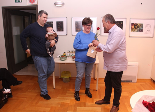 Fotografija 10 - Babyboom u Vodicama: Ove godine 90 novorođenih, gradonačelnik poklonio eure i prigodne darove