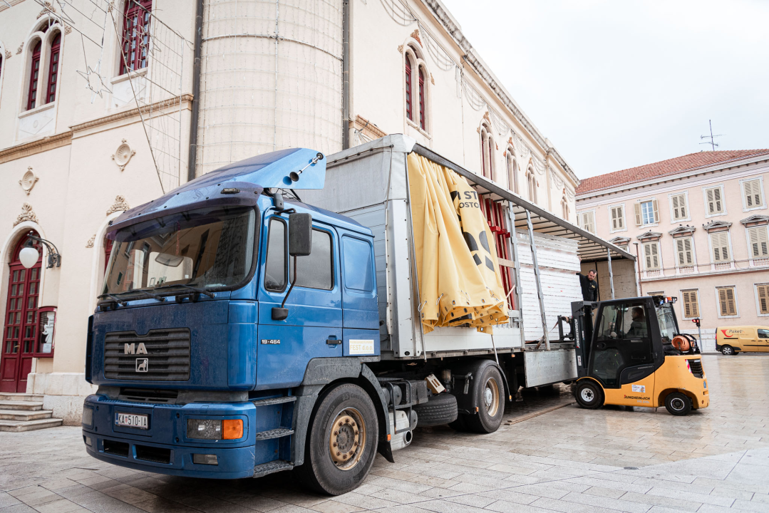 Stigle kućice: Poljana se priprema za Adventurin Sajmić