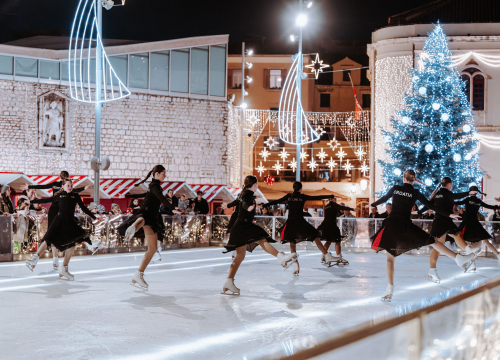 Fotografija 2 - Zagrebačke pahuljice priredile pravu bajku na šibenskom klizalištu