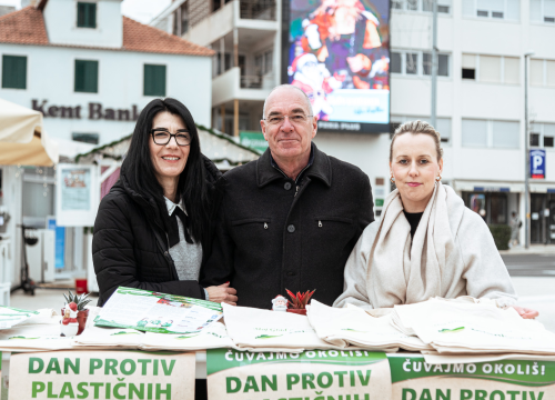 Fotografija 6 - Vrećice planule kao svjećice: Zeleni grad podijelio malo brdo platnenih kesa na Poljani