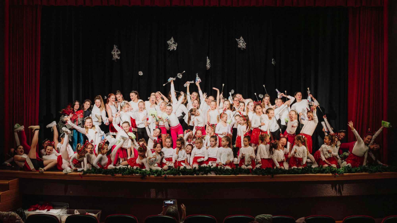 Spektakl plesa i energije: U subotu tradicionalna božićna priredba Vodiških mažoretkinja