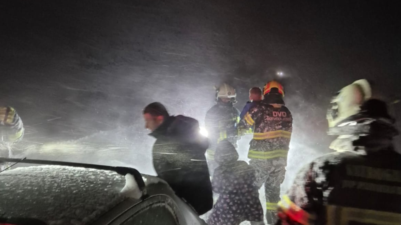 U Lici iz snježne oluje spašeno 48 ljudi