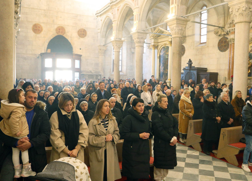 Fotografija 5 - Biskup Tomislav Rogić otvorio Jubilarnu godinu u Šibenskoj biskupiji