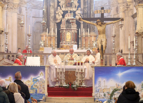 Fotografija 11 - Šibenski biskup Tomislav Rogić predvodio novogodišnje svečano misno slavlje