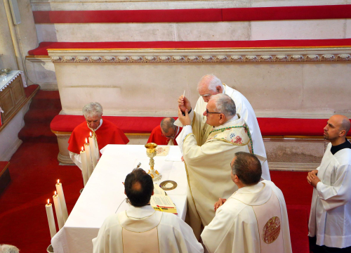 Fotografija 2 - Šibenski biskup Tomislav Rogić predvodio novogodišnje svečano misno slavlje