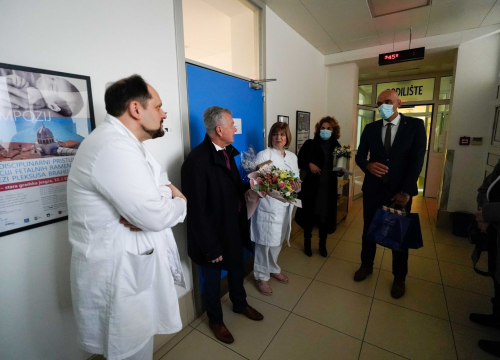 Fotografija 8 - Maleni Damian prva je beba rođena ove godine u Šibensko-kninskoj županiji