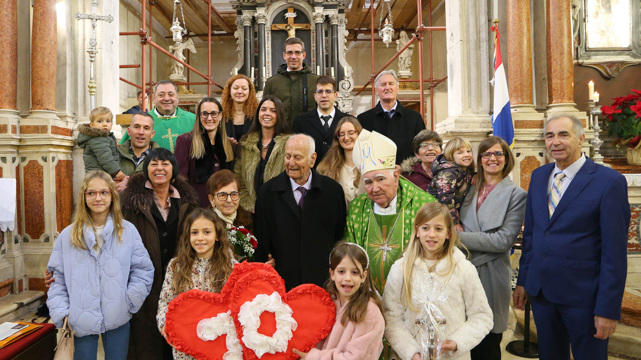 Mileva i Ante Strikoman iz Vodica na misnom slavlju obilježili 70. godišnjicu braka